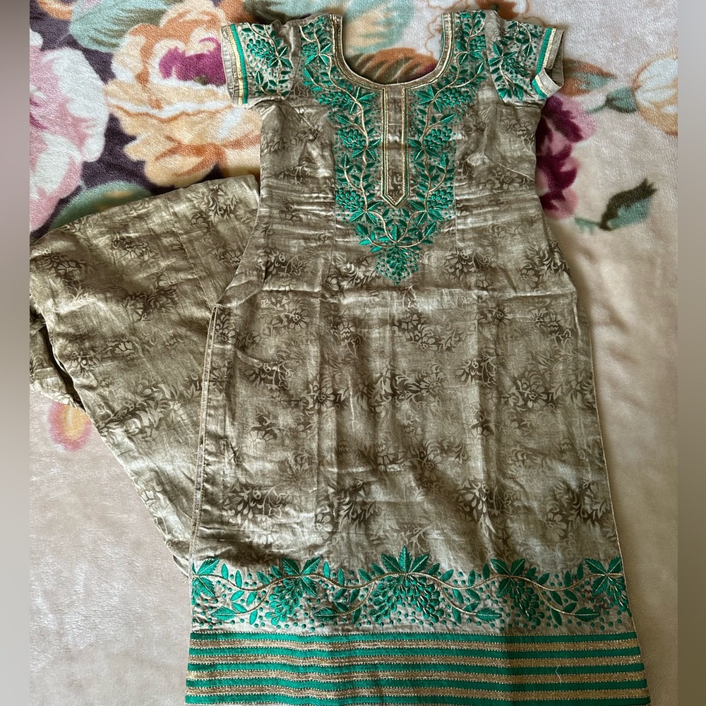 Salwar suit
